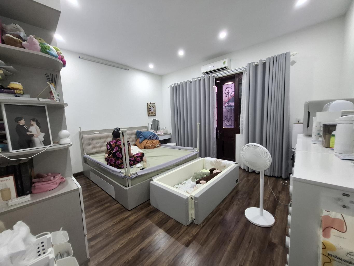 Nhà Phân Lô Trần Quốc Hoàn ô tô , gara , kd 58m 5 tầng MT 5m giá 21,8 tỷ